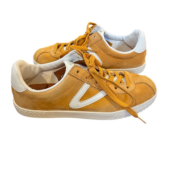 Tretorn Shoes - Tretorn Camden 3 Suede Yellow/Gold Sneakers size 8